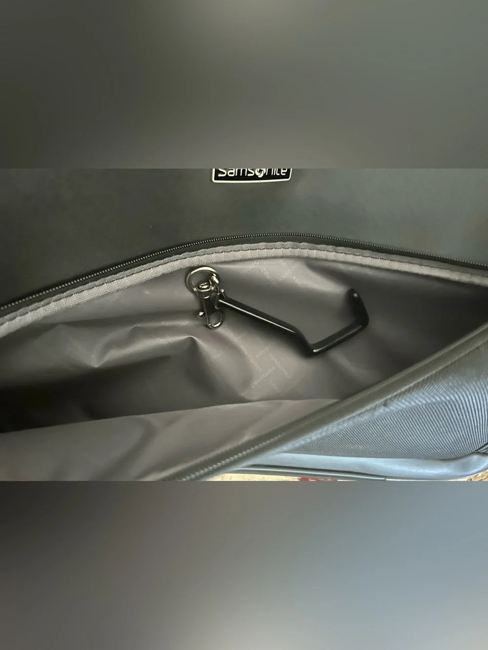 Samsonite Black Men's Garment Bag with Front Pocket without shoulder strap
